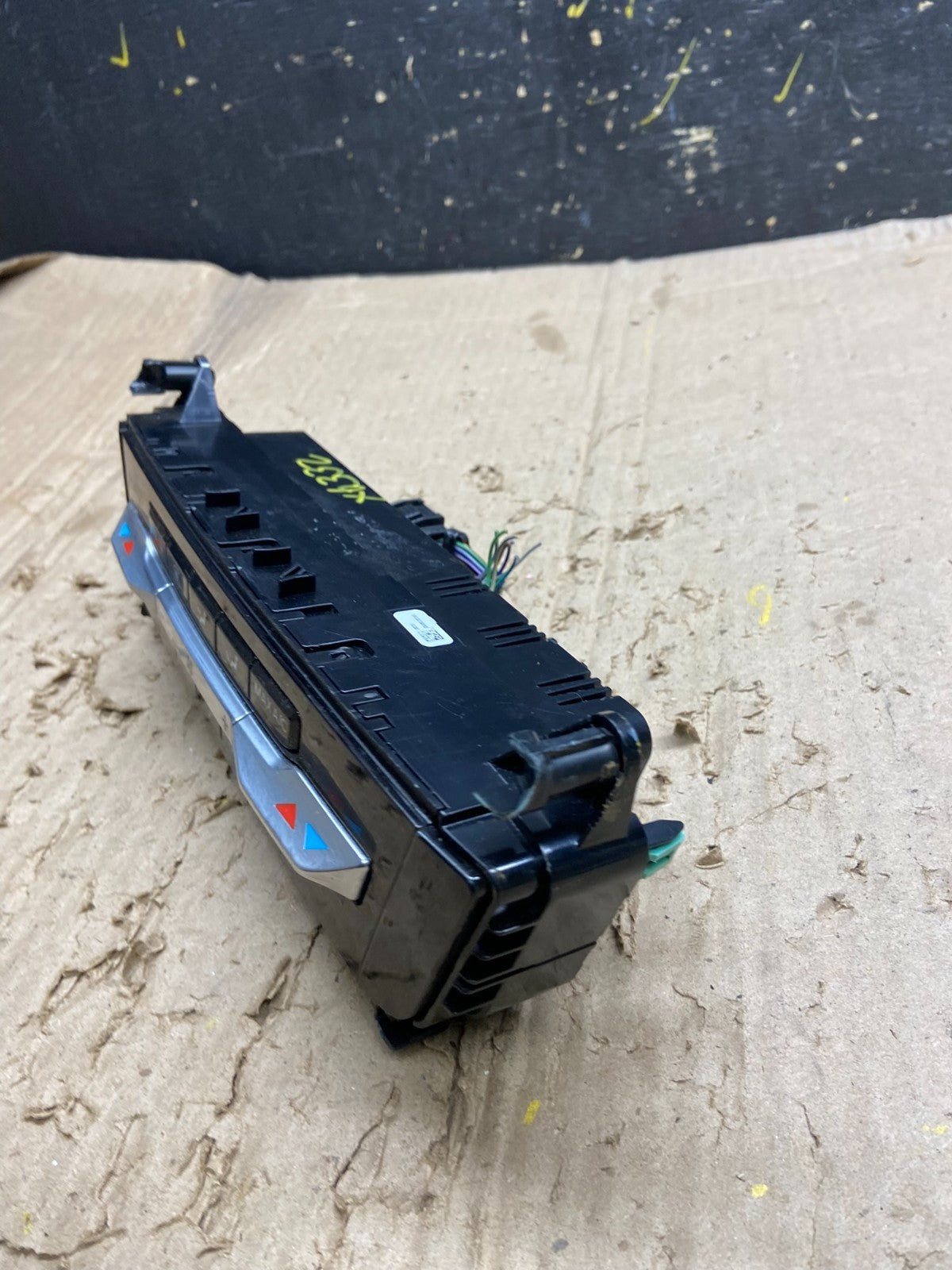 2020 to 2023 Ford  Explorer A/C Heater Climate Control Panel X6332 DG2