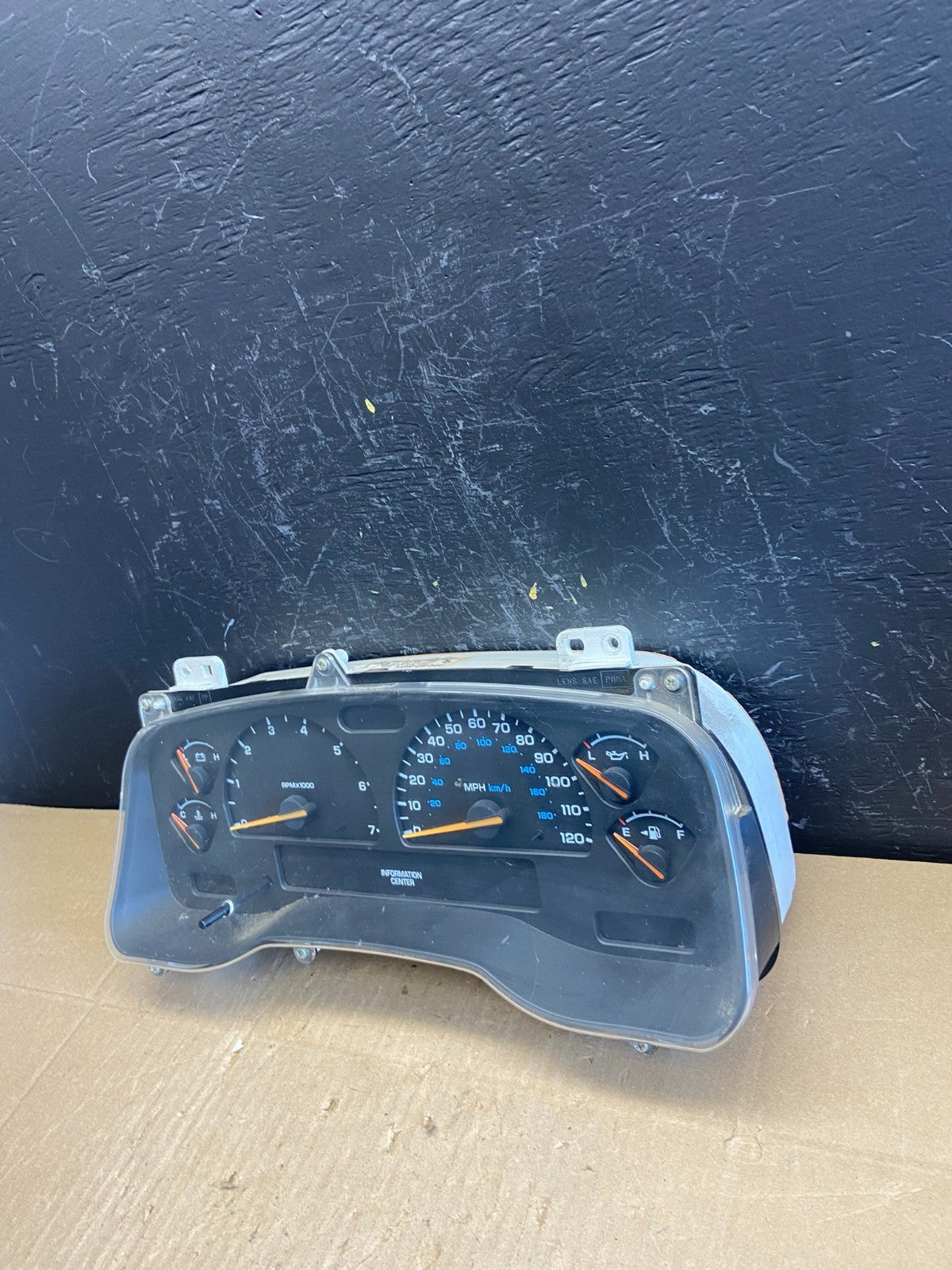 2001 2002 2003 Dodge Durango Speedometer Instrument Cluster Gauge AB9720 DG2