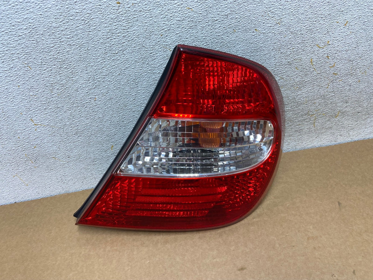 2002 2003 2004 Toyota Camry Tail Light Right Passenger Rh Side AI2585 LK0