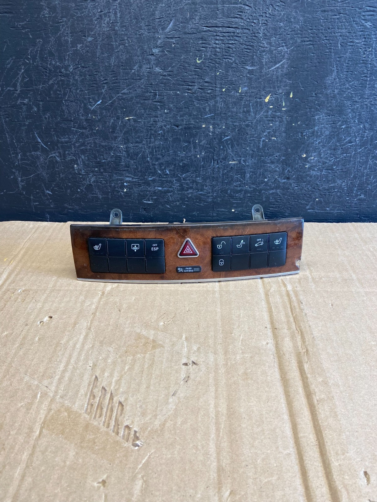 2005 - 2007 Mercedes C230 C240 Center Console Switch Control Unit AD7097 DG0