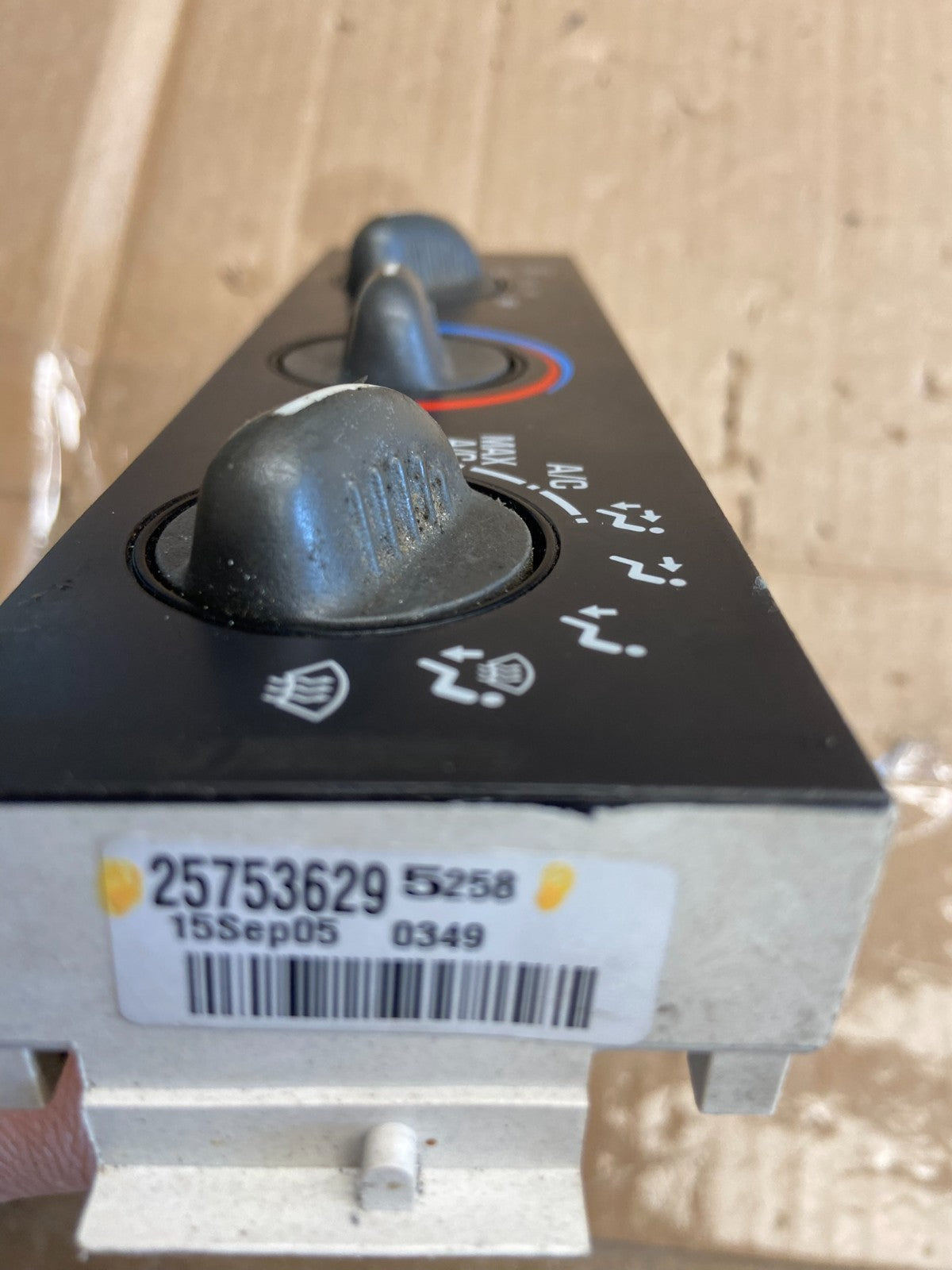 2001 - 2007 GMC Chevrolet Express 1500 Climate Control A/C AH5550 DW4