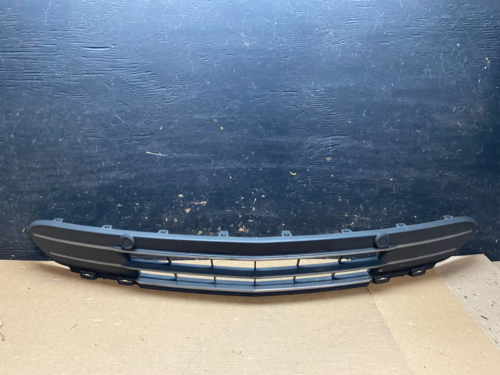2013 to 2016 Lincoln MKS Front Lower Grille Grill v6977 DG0