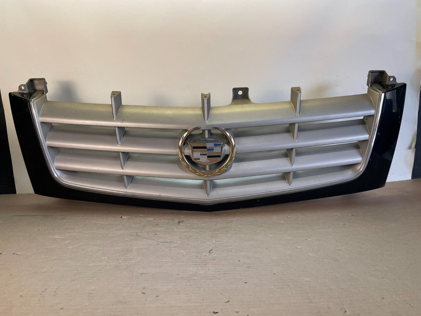 2002 to 2006 Cadillac Escalade Front Upper Grille Grill AF8521 DG0