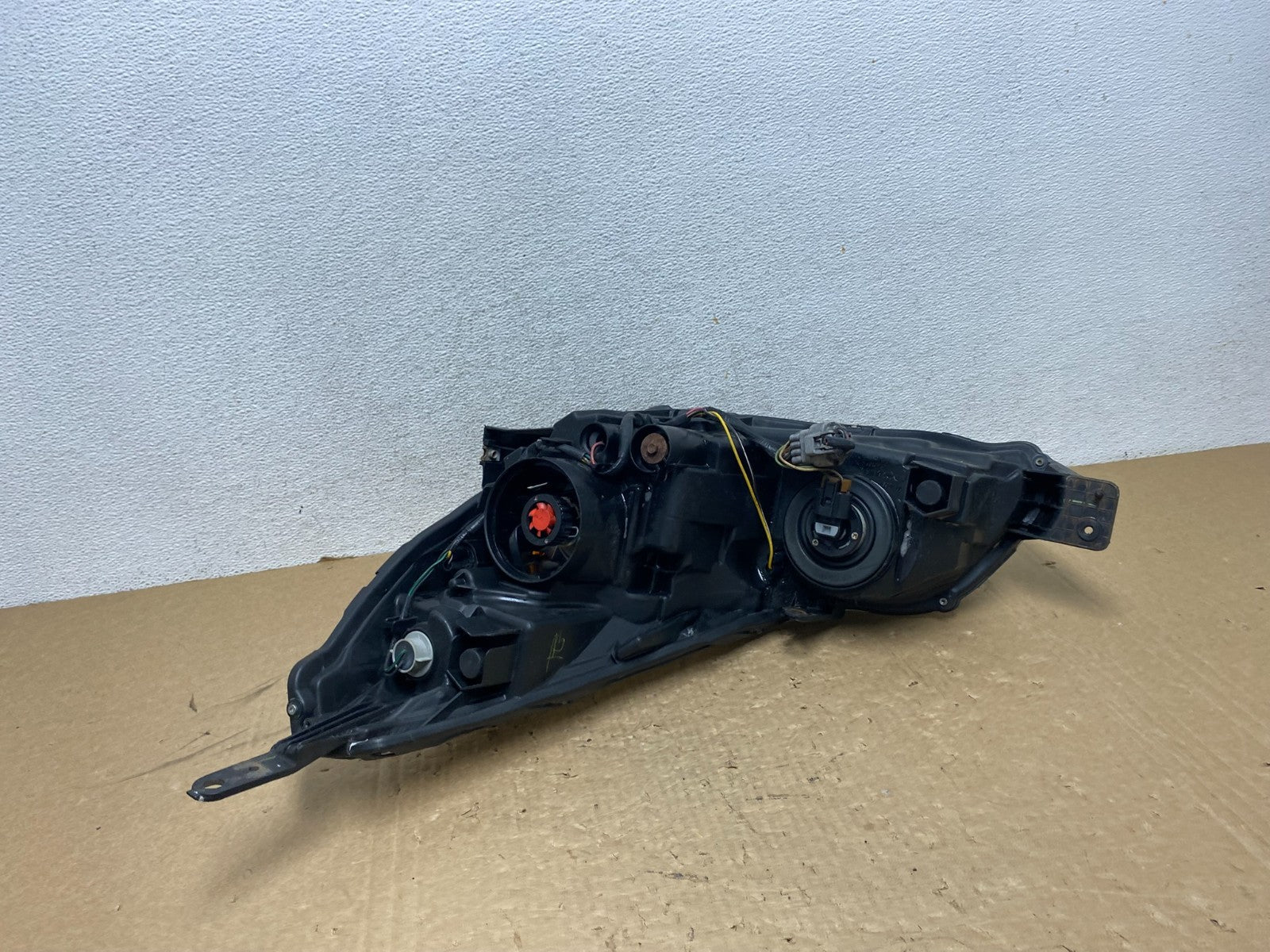 2010-2012 Subaru Legacy Outback Right Passenger Headlight AG1154 DW4