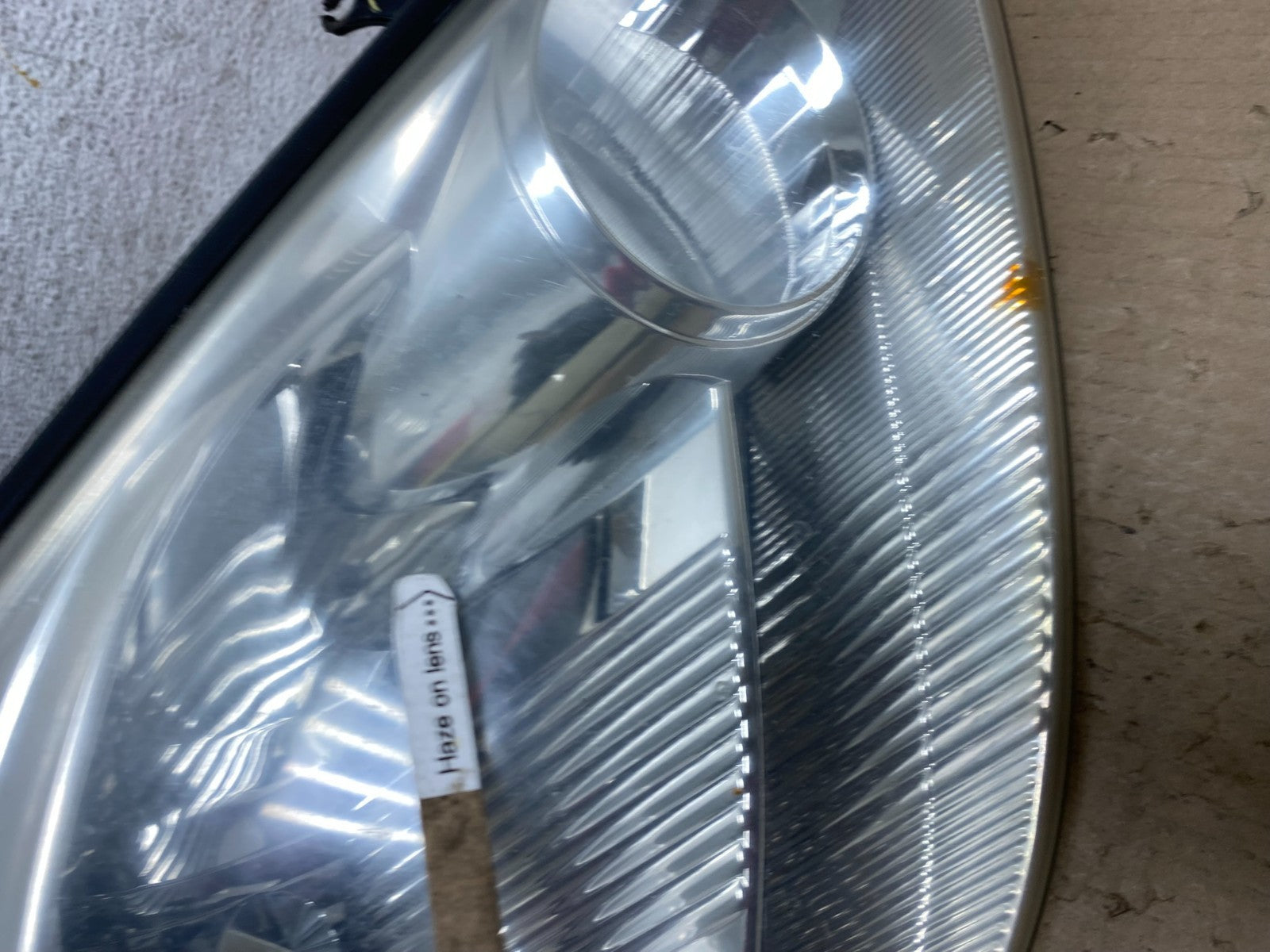 2004-2005 Toyota Sienna Right Passenger Halogen Headlight AF2826 DW4