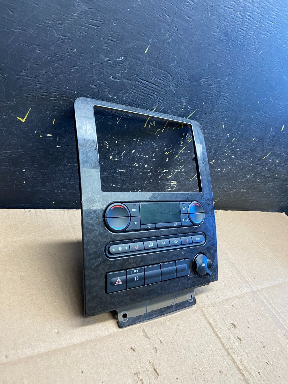 2004-2007 Ford Freestar Heater Climate Control Radio Control Bezel aa4915 DG2