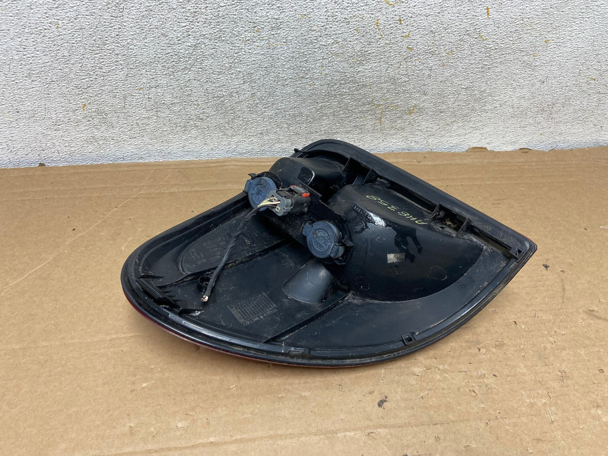 2004 - 2007 Dodge Grand Caravan Right Passenger Side Tail Light AH8358 LK5