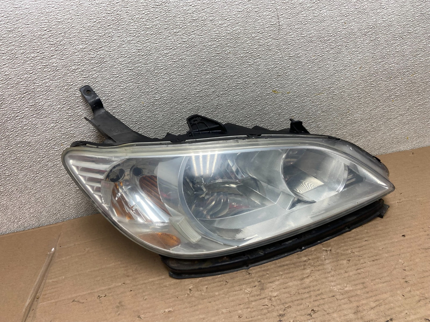 2004 2005 Honda Civic Sedan Headlight Halogen Right Passenger Rh AA9360 DW0