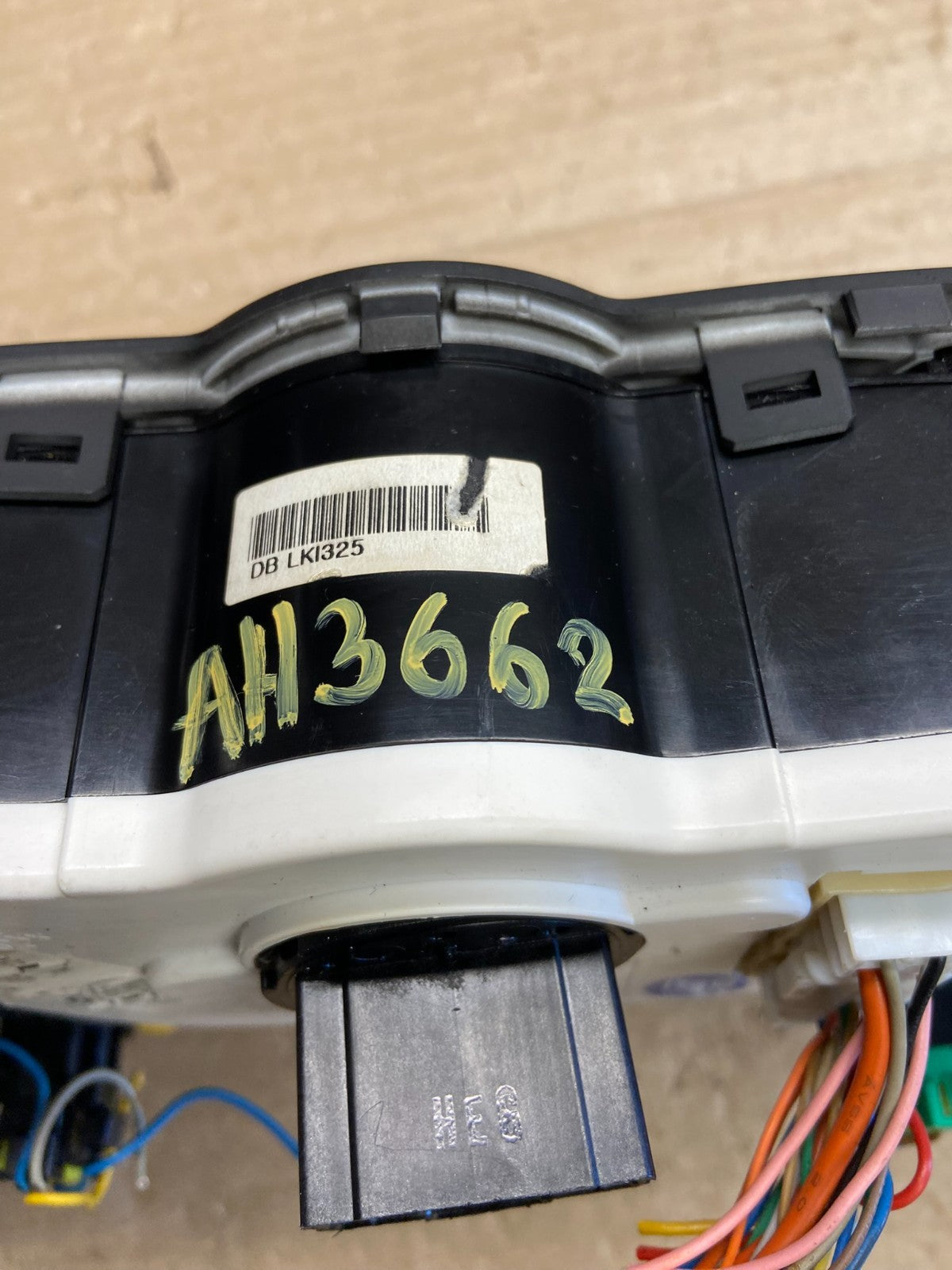 2012 - 2015 Kia Rio Veloster Climate Control Panel Trim Air Vents AH3662 DG7