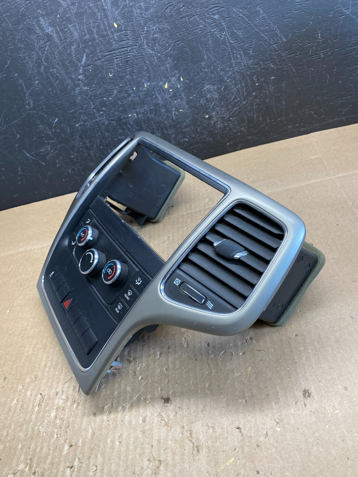 2011-2013 Jeep Grand Cherokee Center Radio Climate Control Bezel Vent AC6536 DG5