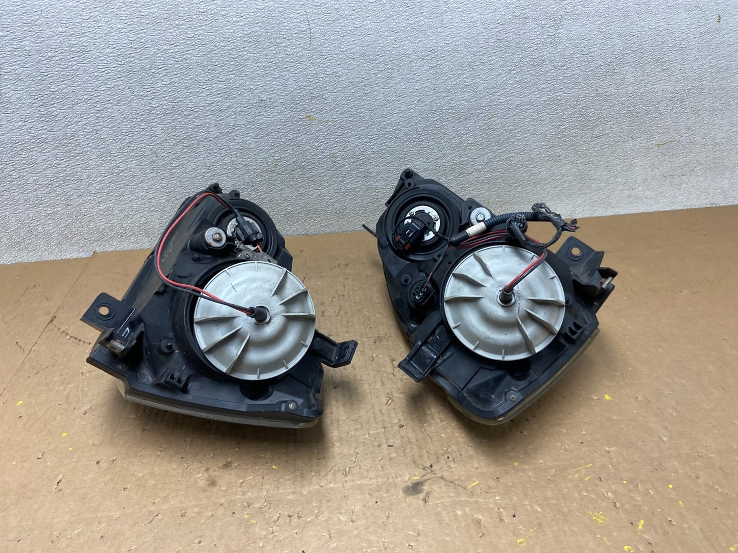 2005 to 2006 Nissan Altima Left+Right Side Set Halogen Headlights OEM Z9335 DW9