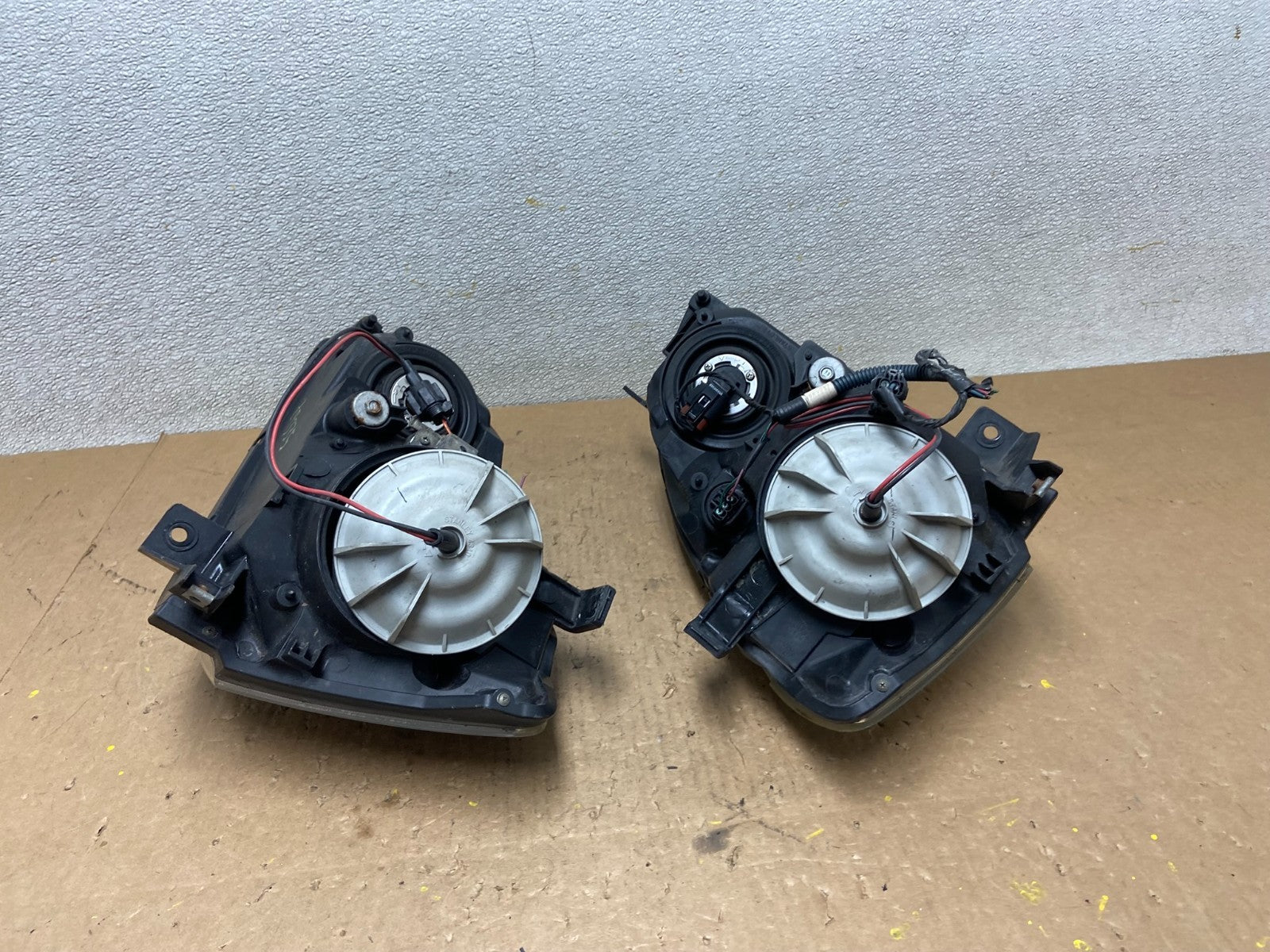 2005 to 2006 Nissan Altima Left+Right Side Set Halogen Headlights OEM Z9335 DW9