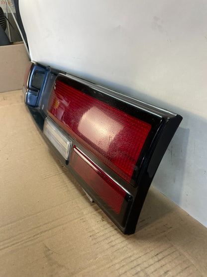 1992 1993 Chevrolet Cavalier Rear Trunk LID Center Tail Light AH0483 DG1