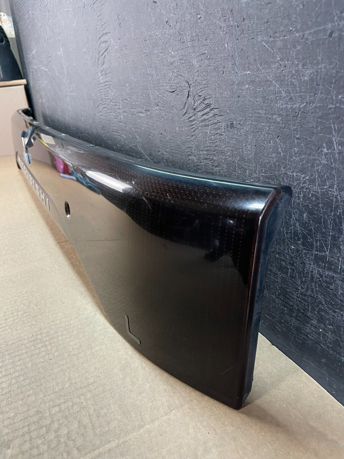 1997-2000 Mitsubishi Montero Sport Tailgate Center Tail Light Panel AF52331