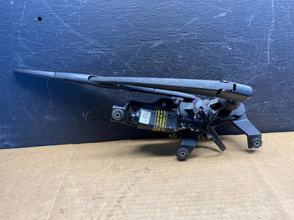 2005 to 2009 Subaru Legacy Outback Rear Windshield Wiper Motor AD75570