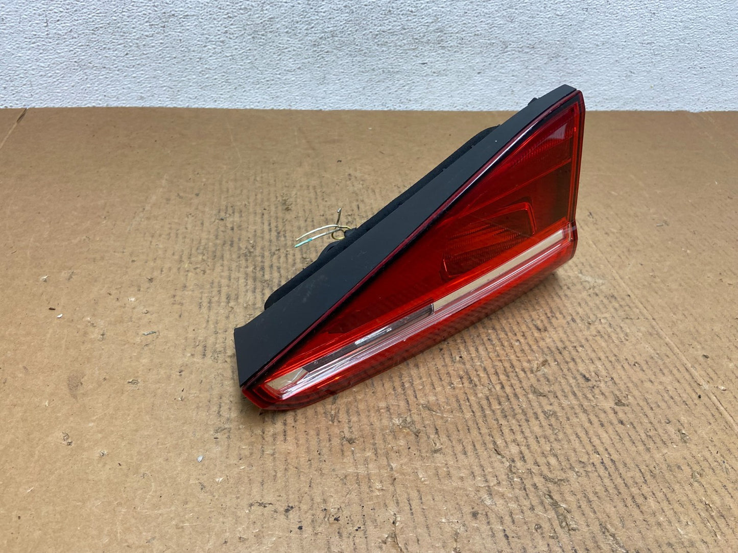 2016-2019 Volkswagen Passat Left Driver Side Inner Tail Light AE1268 PS2
