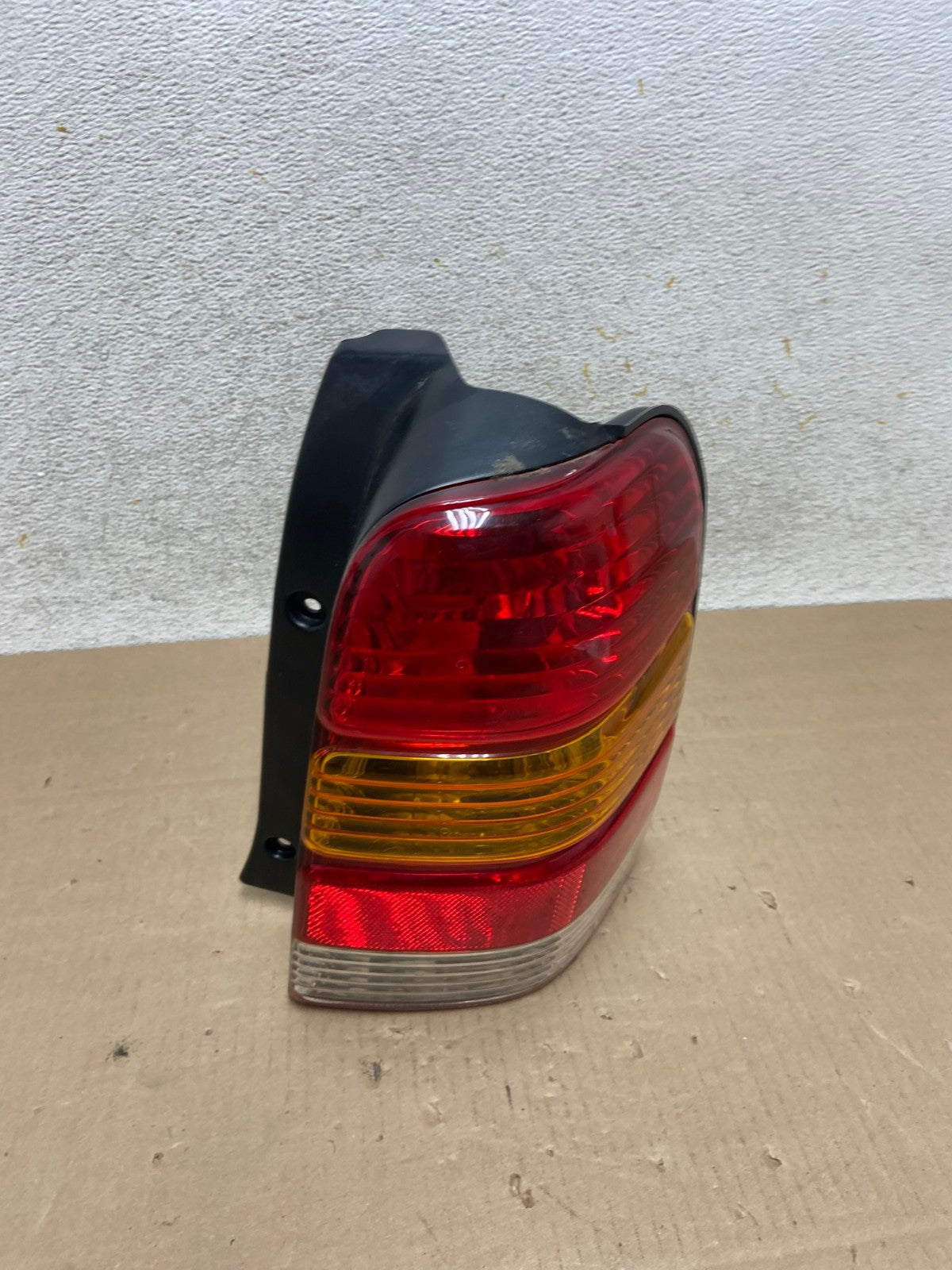 2001 to 2007 Ford Escape Right Passenger RH Side Tail Light AI2157 LK2