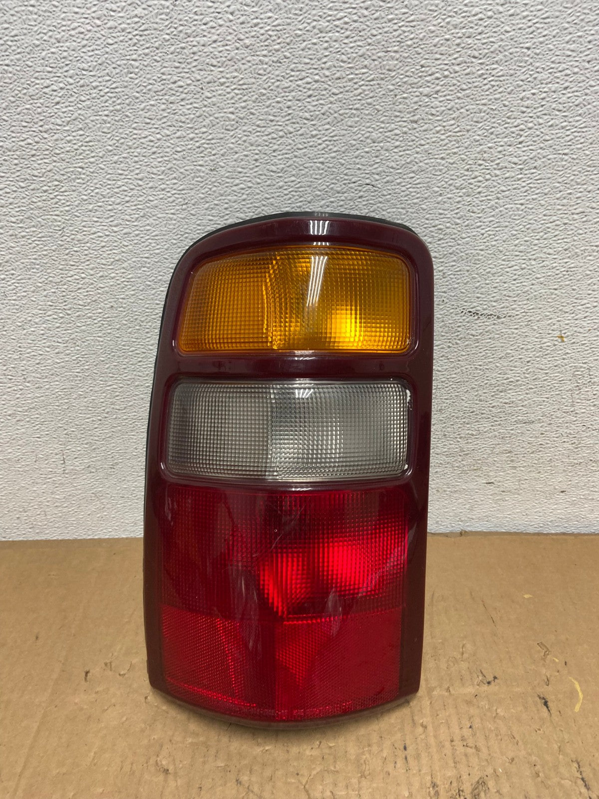 2000 - 2006 Chevrolet Suburban Tahoe Yukon Left Driver LH Tail Light AD1147 LK0