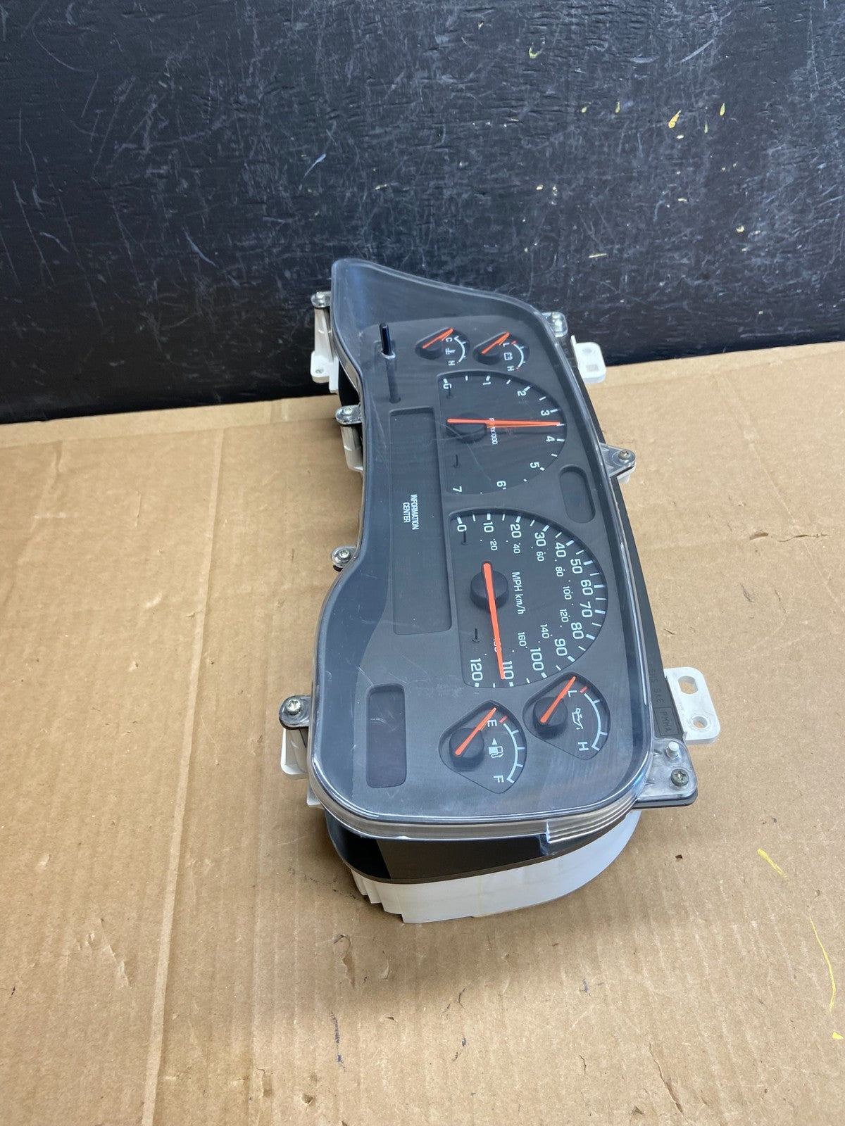 2003 Dodge Durango 4.7L Speedometer Instrument Cluster Gauge AD2148 DG2