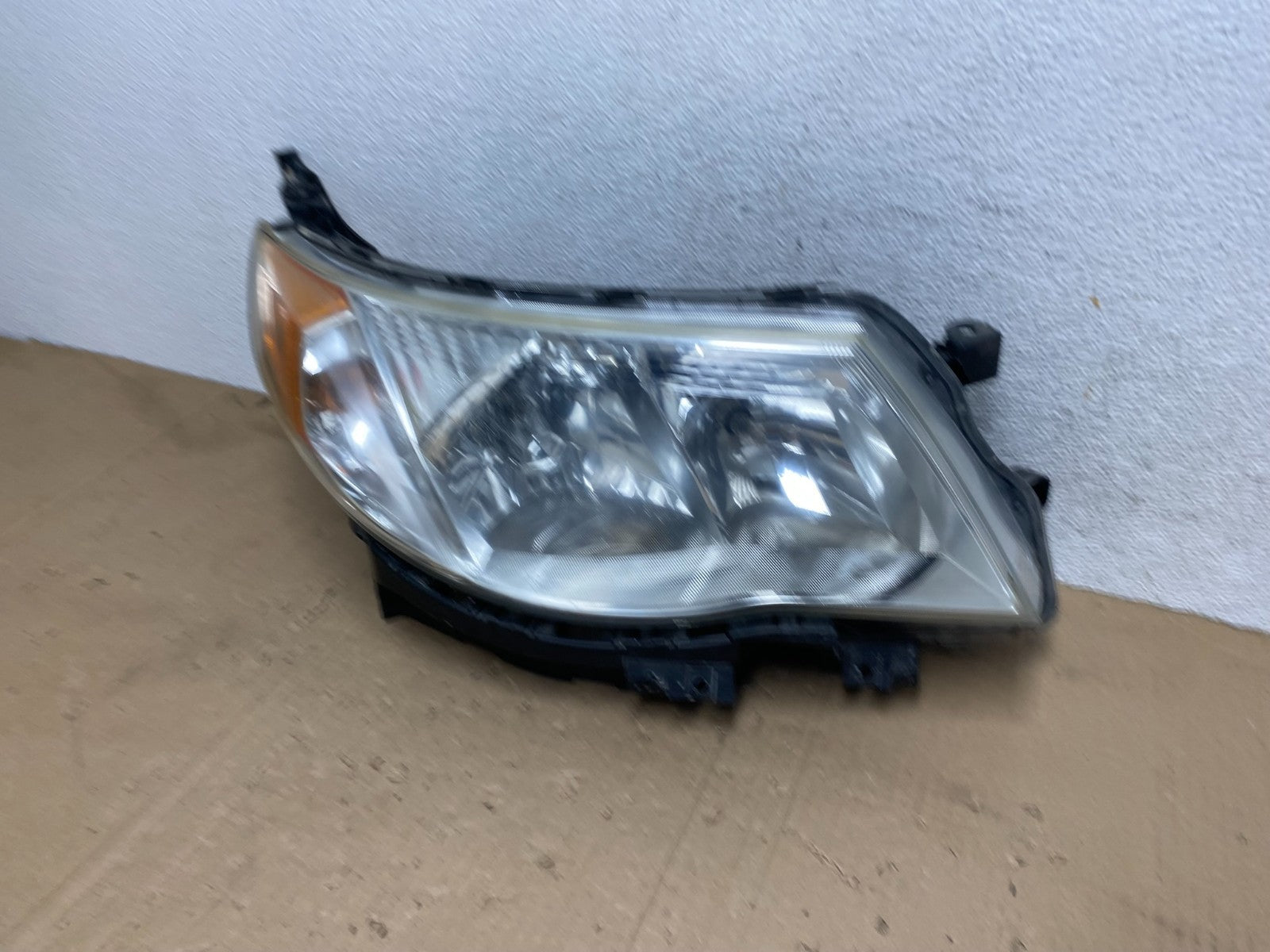 2009 - 2013 Subaru Forester Right Passenger Side Halogen Headlight AE9227 DW1