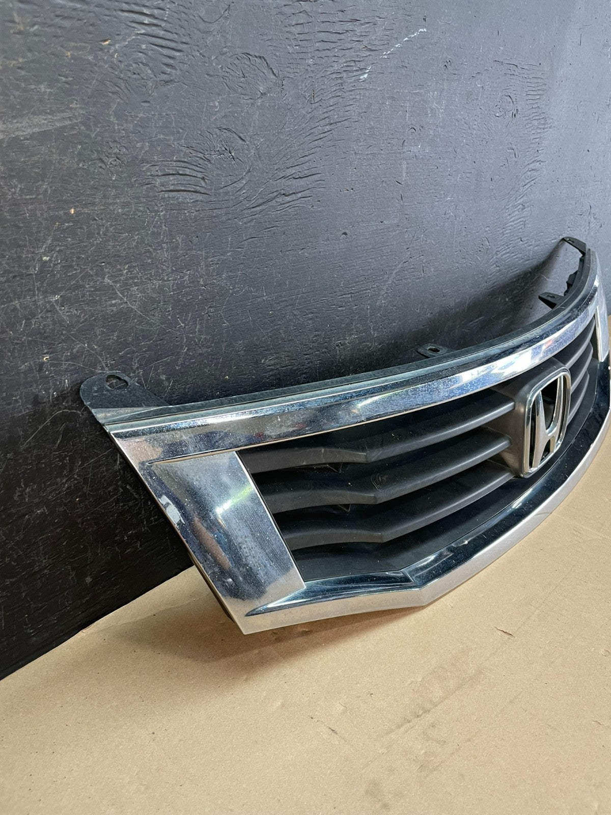 2008-10 Honda Accord Sedan Front upper radiator center grille Aftrmrkt AD8405 DG2
