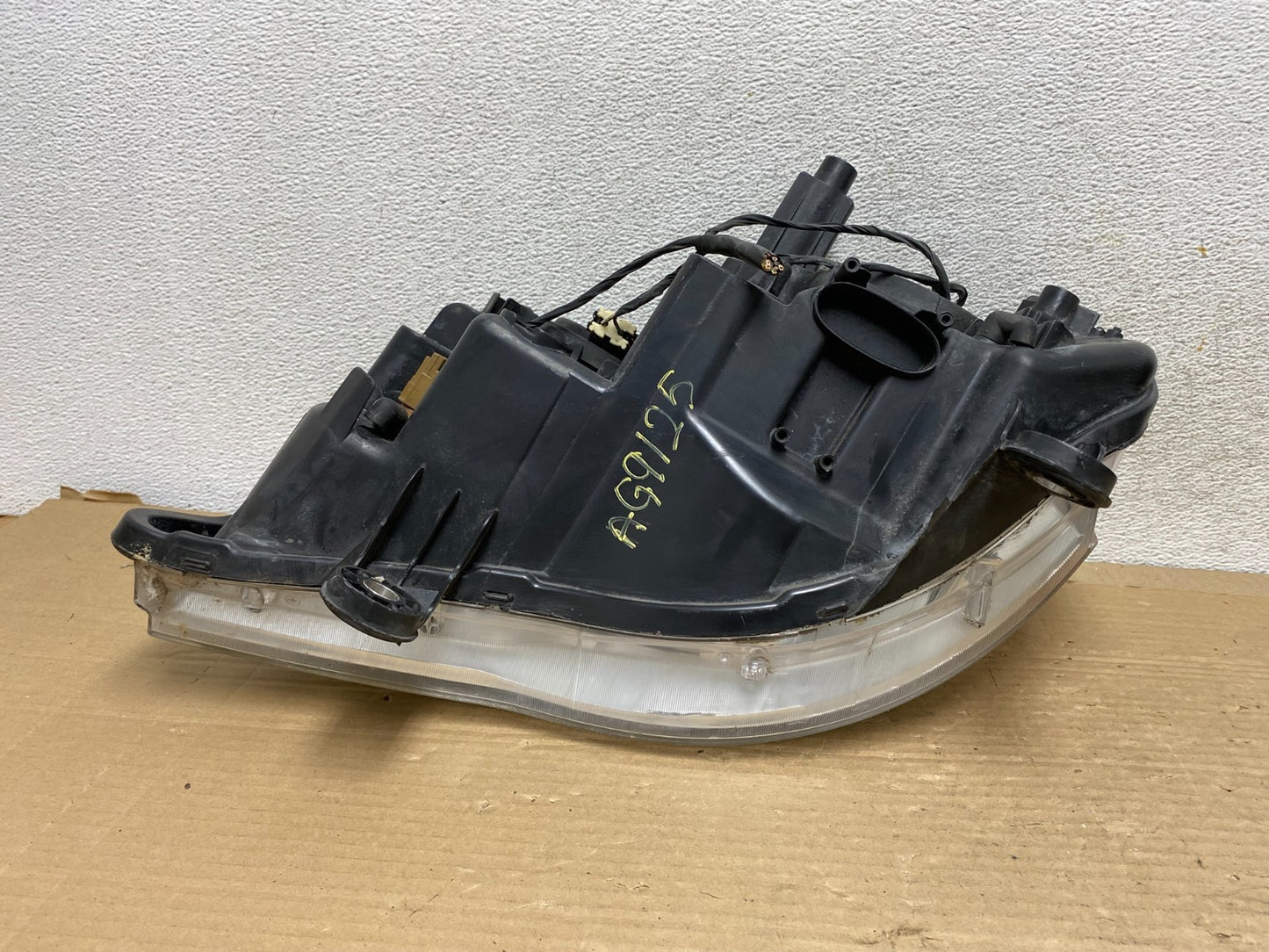 2011 to 2016 Chrysler Town and Country Right Passenger Headlight AG9125 DW8