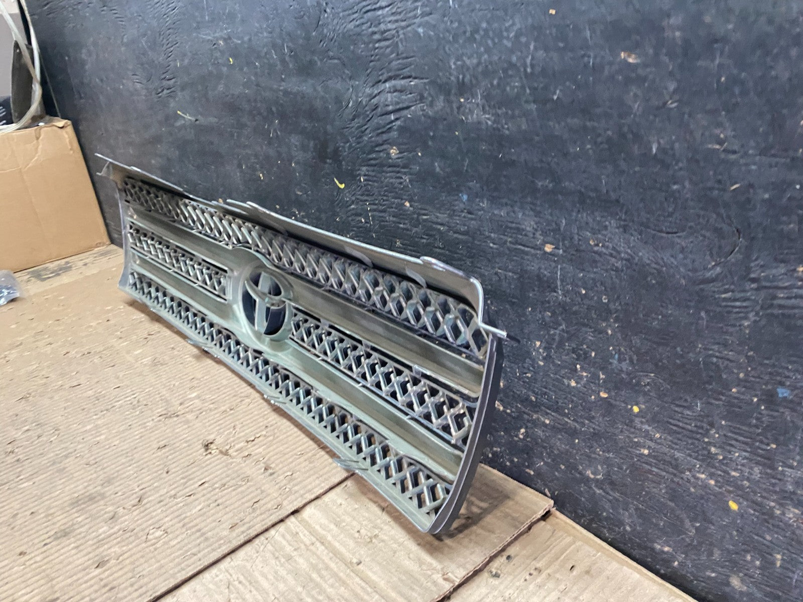 2006 to 2007 Toyota Highlander Front Upper Grille Grill With Emblem W9877 DG5