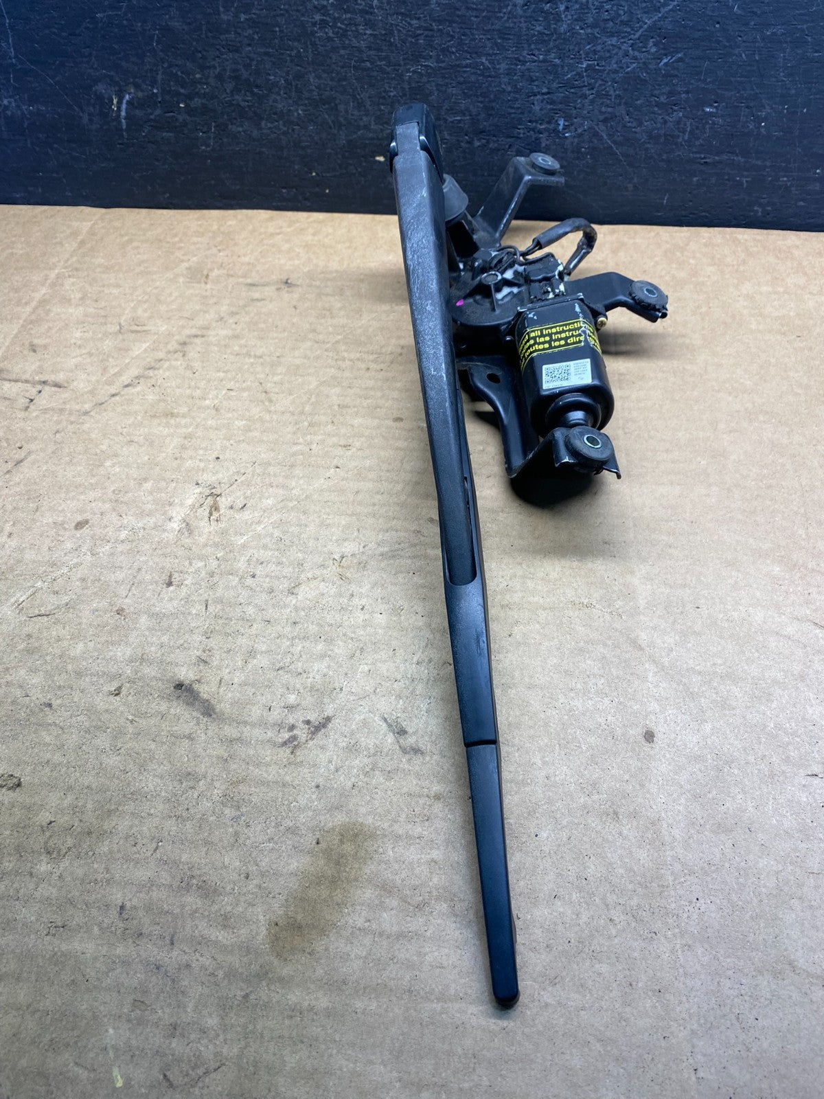 2005 to 2009 Subaru Legacy Outback Rear Windshield Wiper Motor AD75572