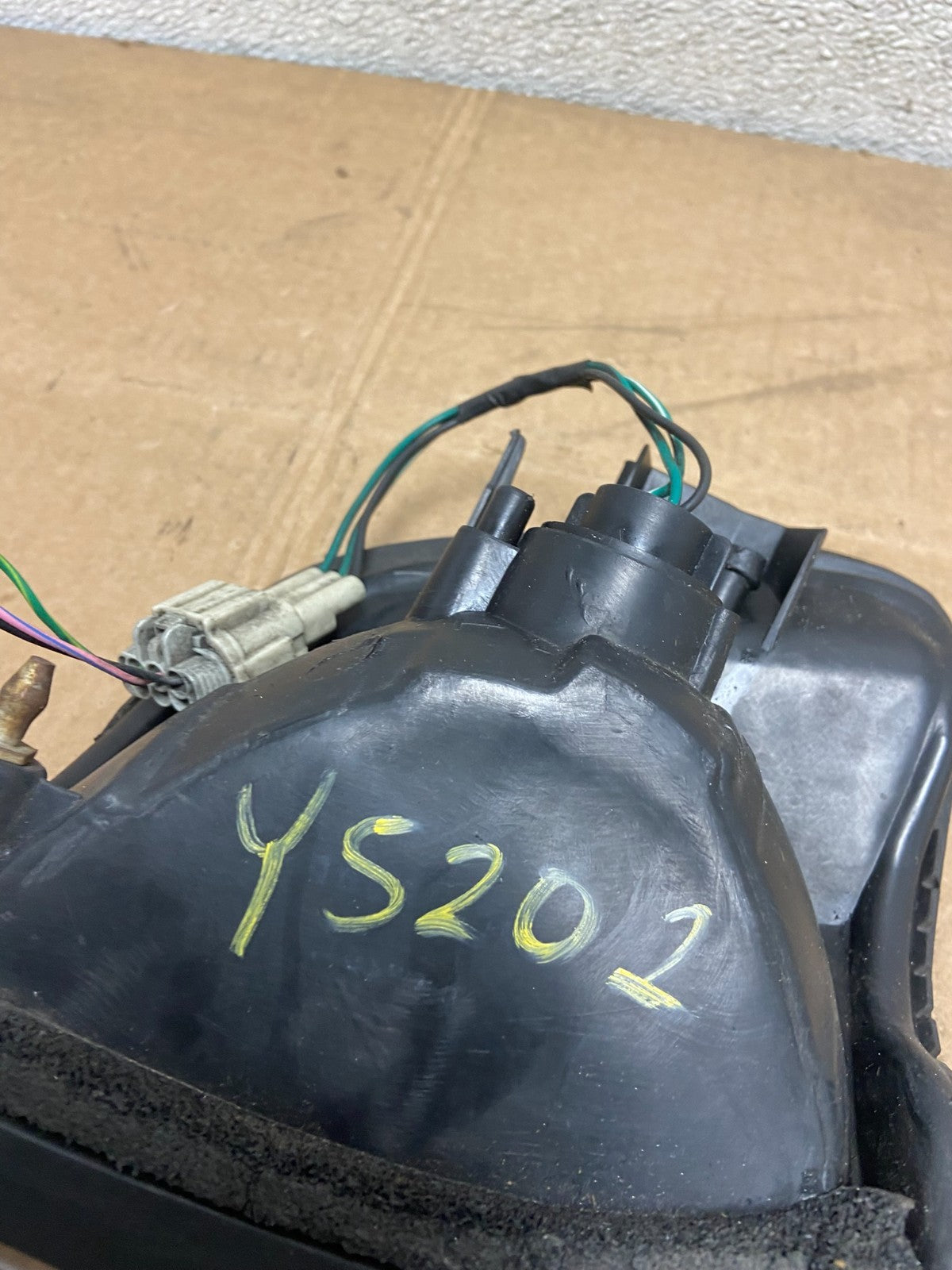 1999-2004 Nissan Pathfinder Front Left Driver Turn Signal Y5202 DW6