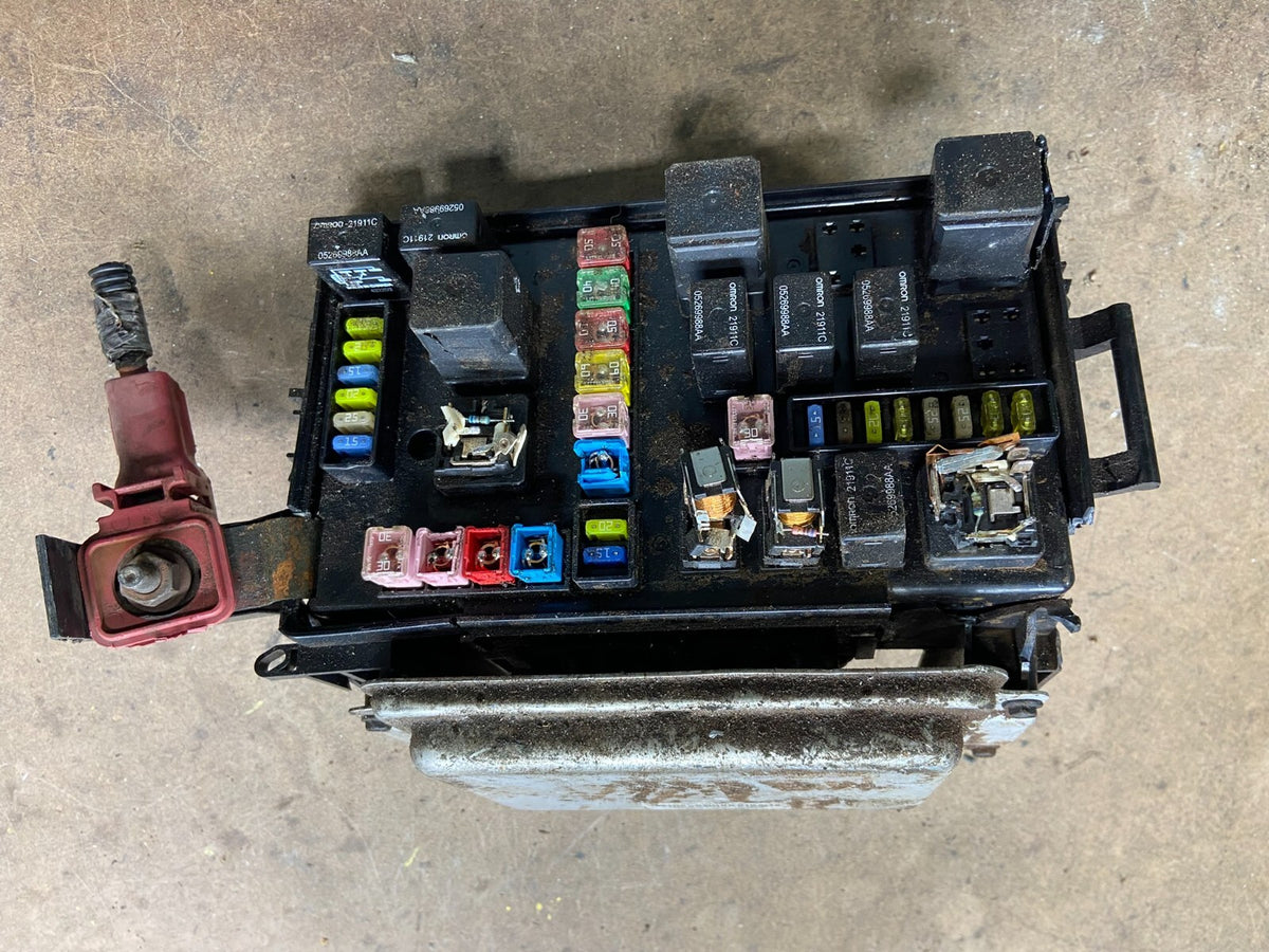2005 Dodge Charger Fuse Box Body Control Module BCM M7335 DG1