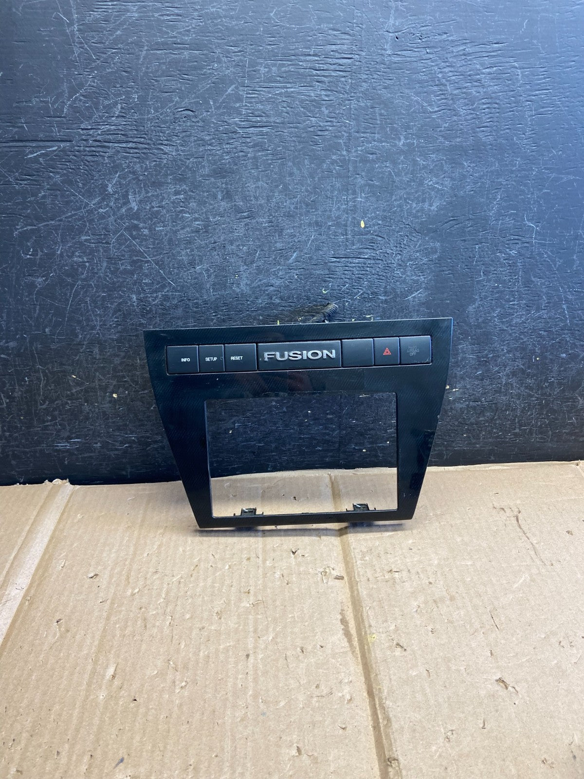 2006 to 2009 Ford Fusion Center Dash Radio Bezel Trim ai2678 DG0