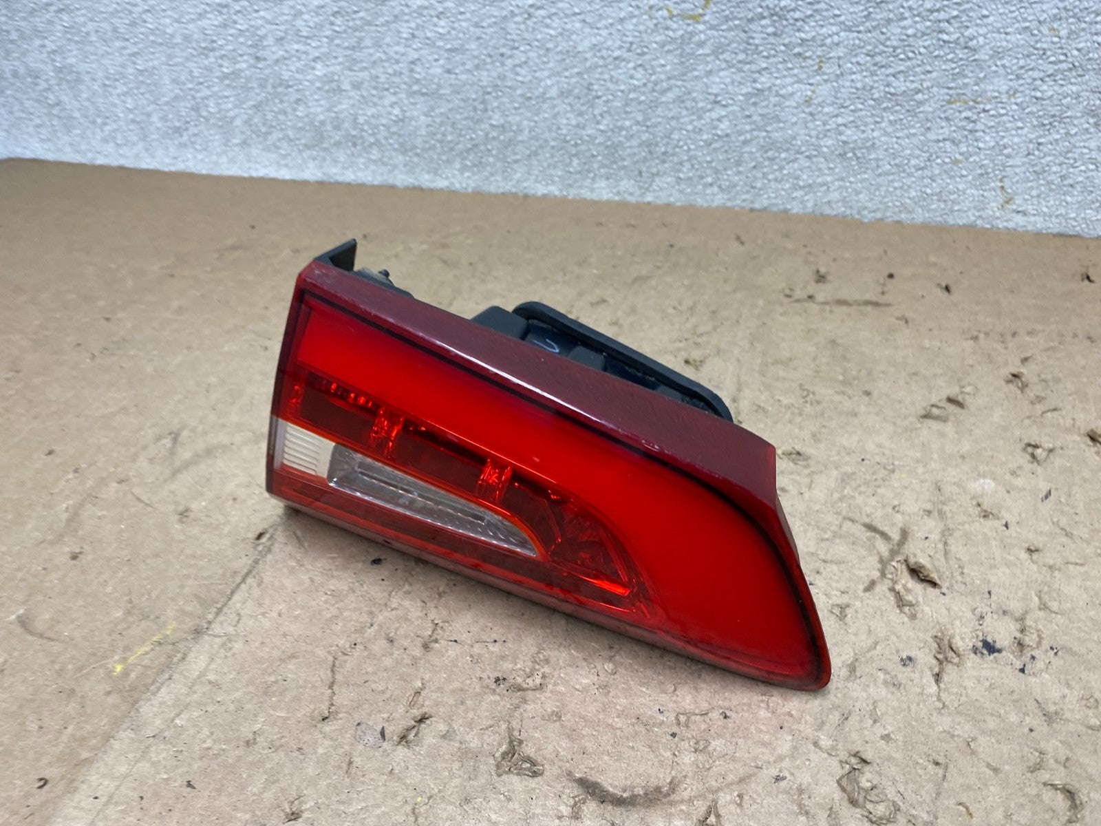 2014 to 2016 Kia Cadenza Right Passenger RH LED Inner Tail Light OEM X2626 DW1