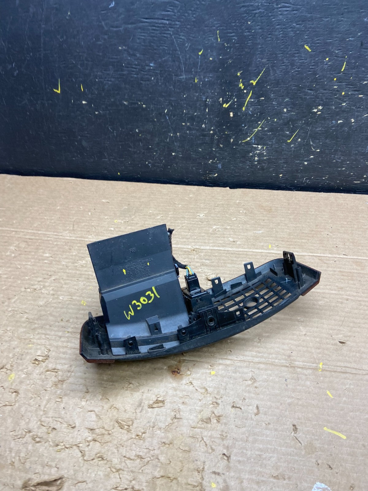 2004 to 2009 Cadillac SRX Front Center Dash A/C Air Vent w3031 DG4