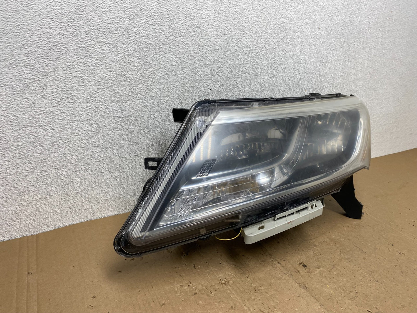 2013 - 2016 Nissan Pathfinder Left Driver LH Side Headlight Halogen TYC AC60452