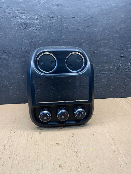 2011 to 2017 Jeep Compass Dash Climate Temperature Control Radio Bezel M1644 DG0