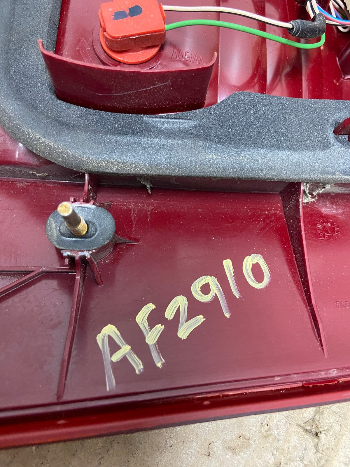 2004 - 2005 Toyota Sienna Left Driver LH Side Inner Tail Light AF2910 LK6