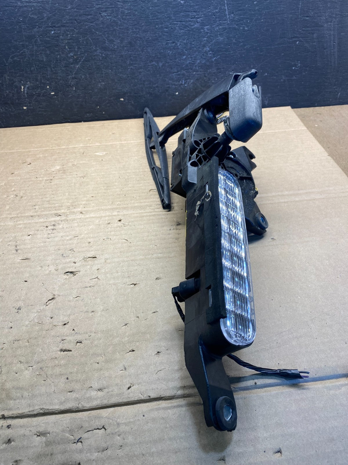 2009 to 2011 Ford Flex Rear Windshield Wiper W/Brake Light Motor ae8211 DG1