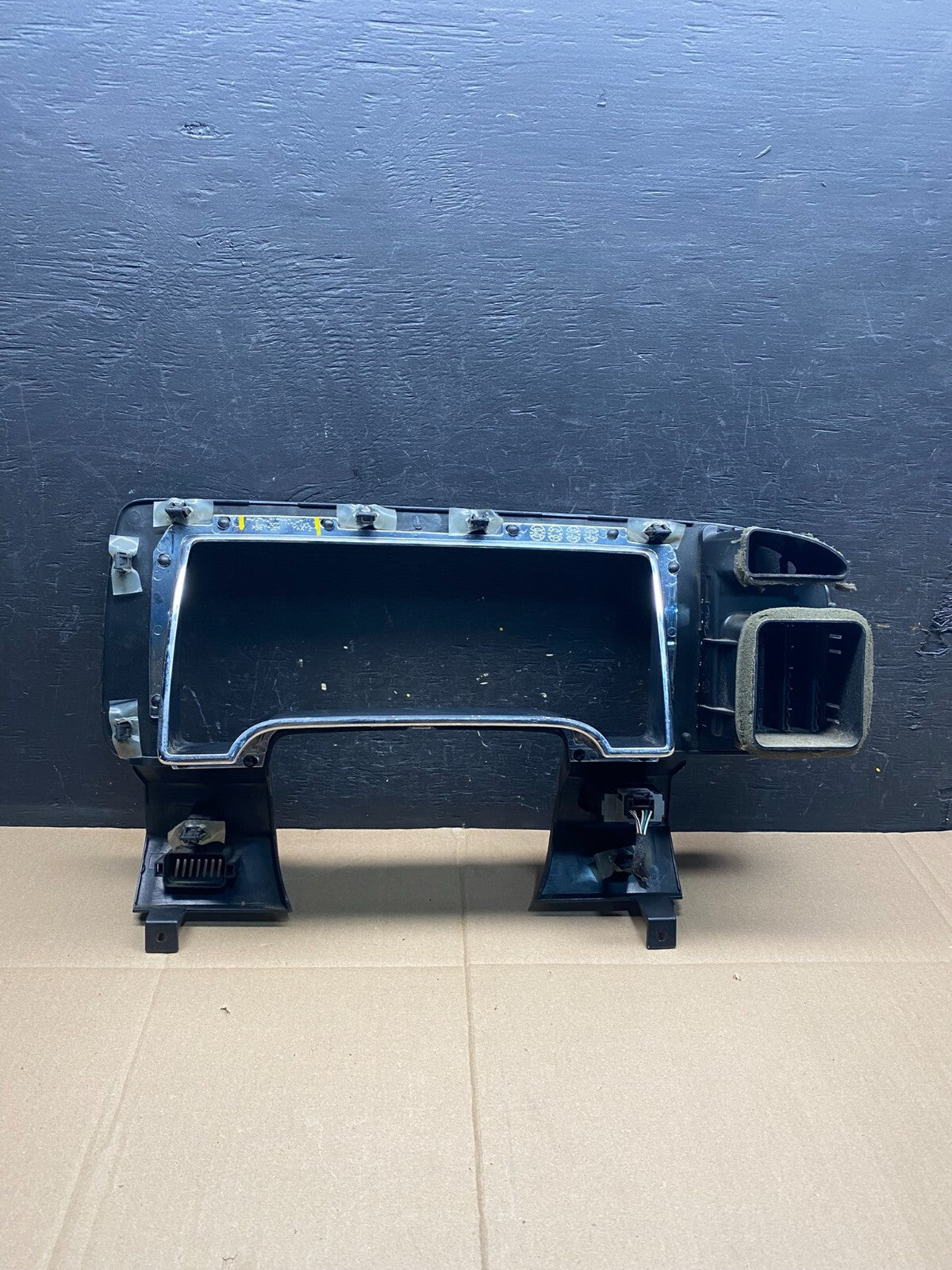 2007 to 2014  Lincoln Navigator Speedometer Dash Trim Bezel w Air Vent L6891 DG5