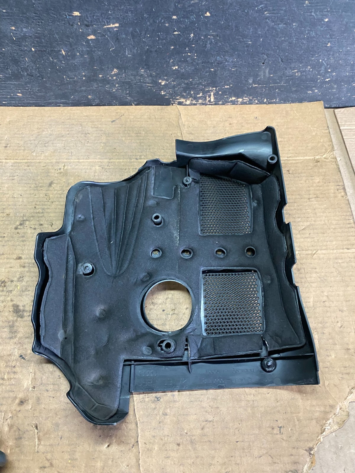 2005 to 2008 Audi  A4 1.8L T Engine Cover  Garnish Oem Q9812 DG5