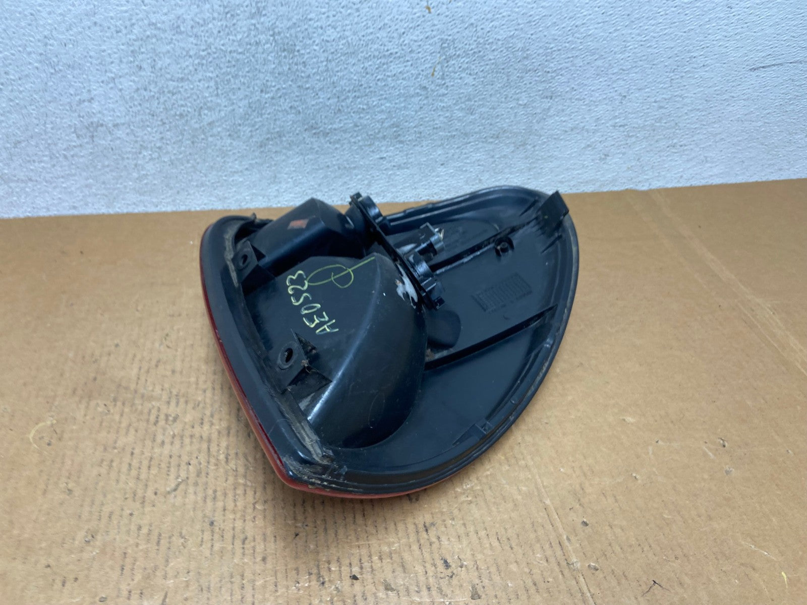 2004 to 2007 Dodge Grand Caravan Left Driver Lh Tail Light AE0523 LK6
