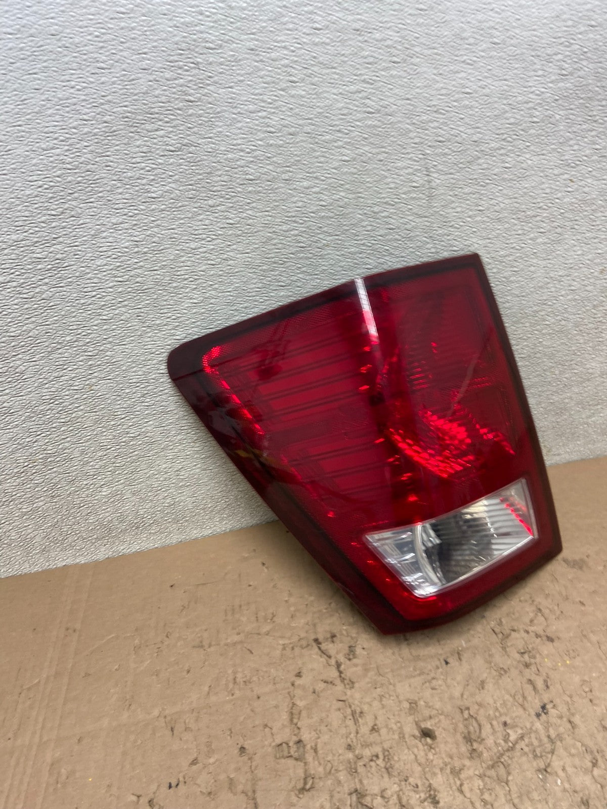 2007 2008 2009 2010 Jeep Grand Cherokee Left Driver Lh Tail Light Y0807 DW2