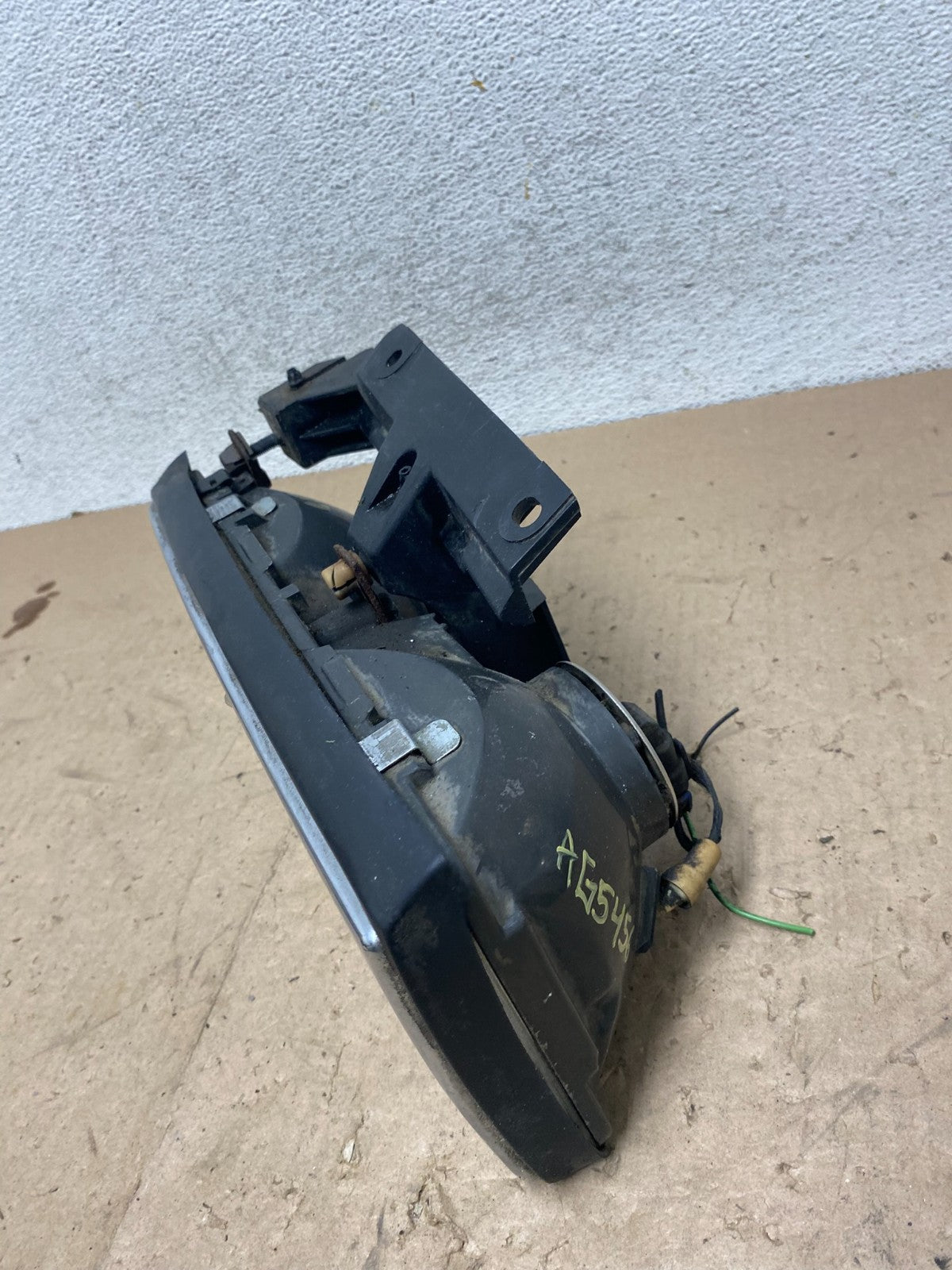 1991 to 1993 Cadillac Deville Fleetwood Right Side Headlight AG54562