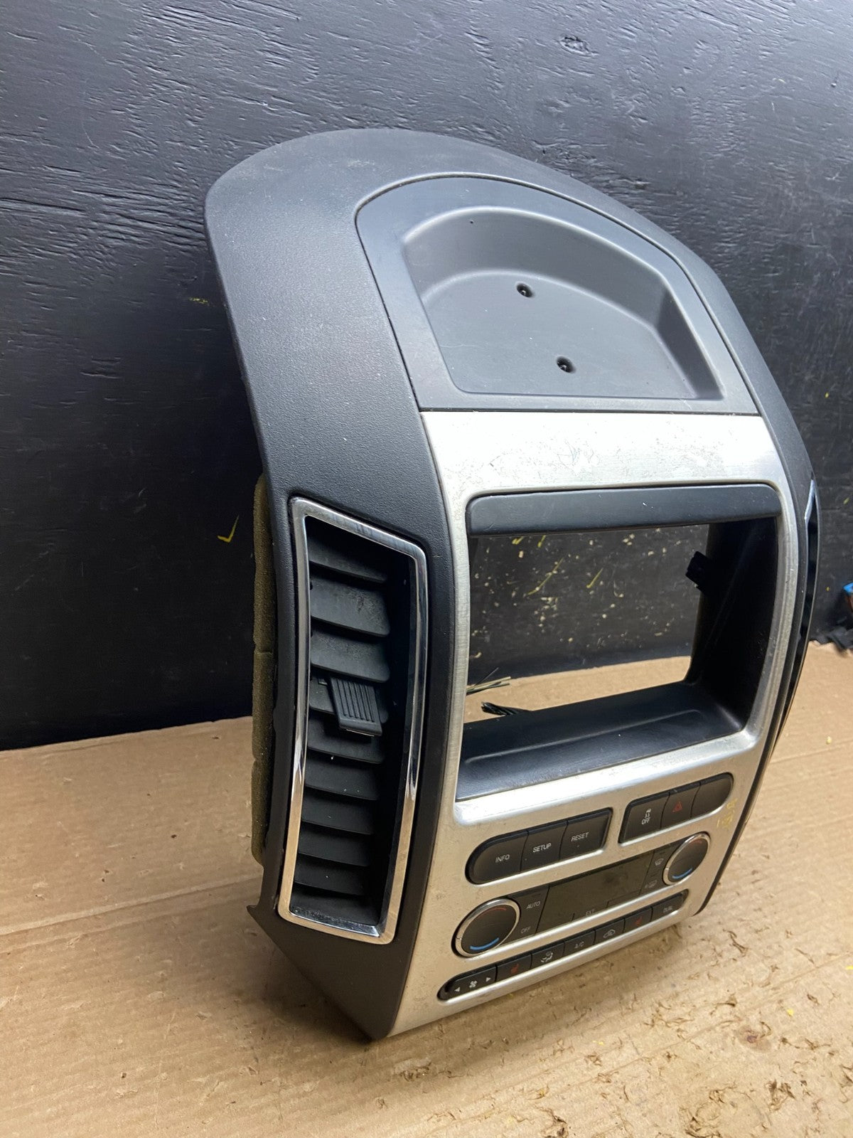 2007 - 2010 Ford Edge Heater Climate Control Radio Control Dash Bezel w3203 DG3