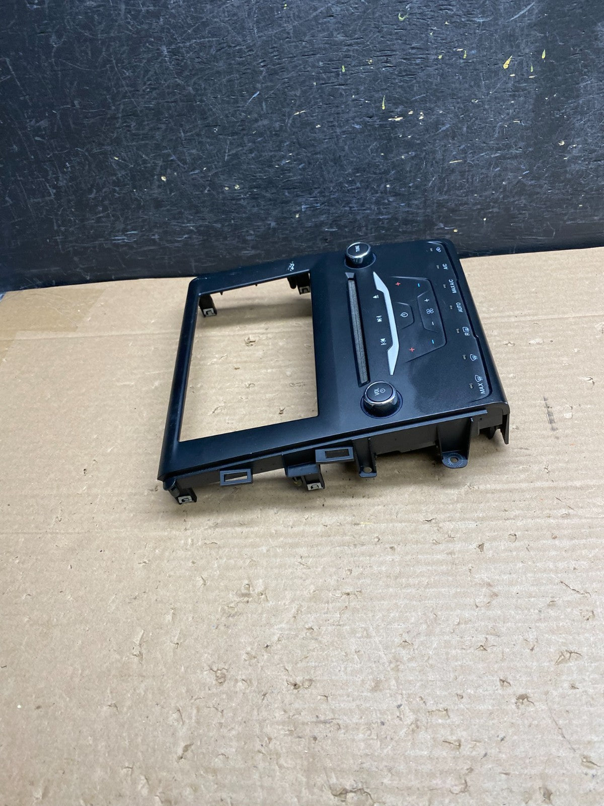 2013 - 2015 Ford Fusion Radio Climate Control A/C Control AG6402 DG1