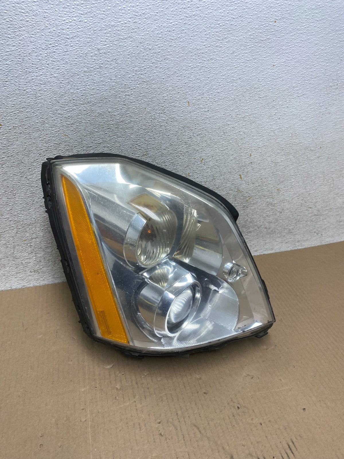 2006 to 2011 Cadillac DTS Right Passenger RH Side Xenon Hid Headlight AJ24172
