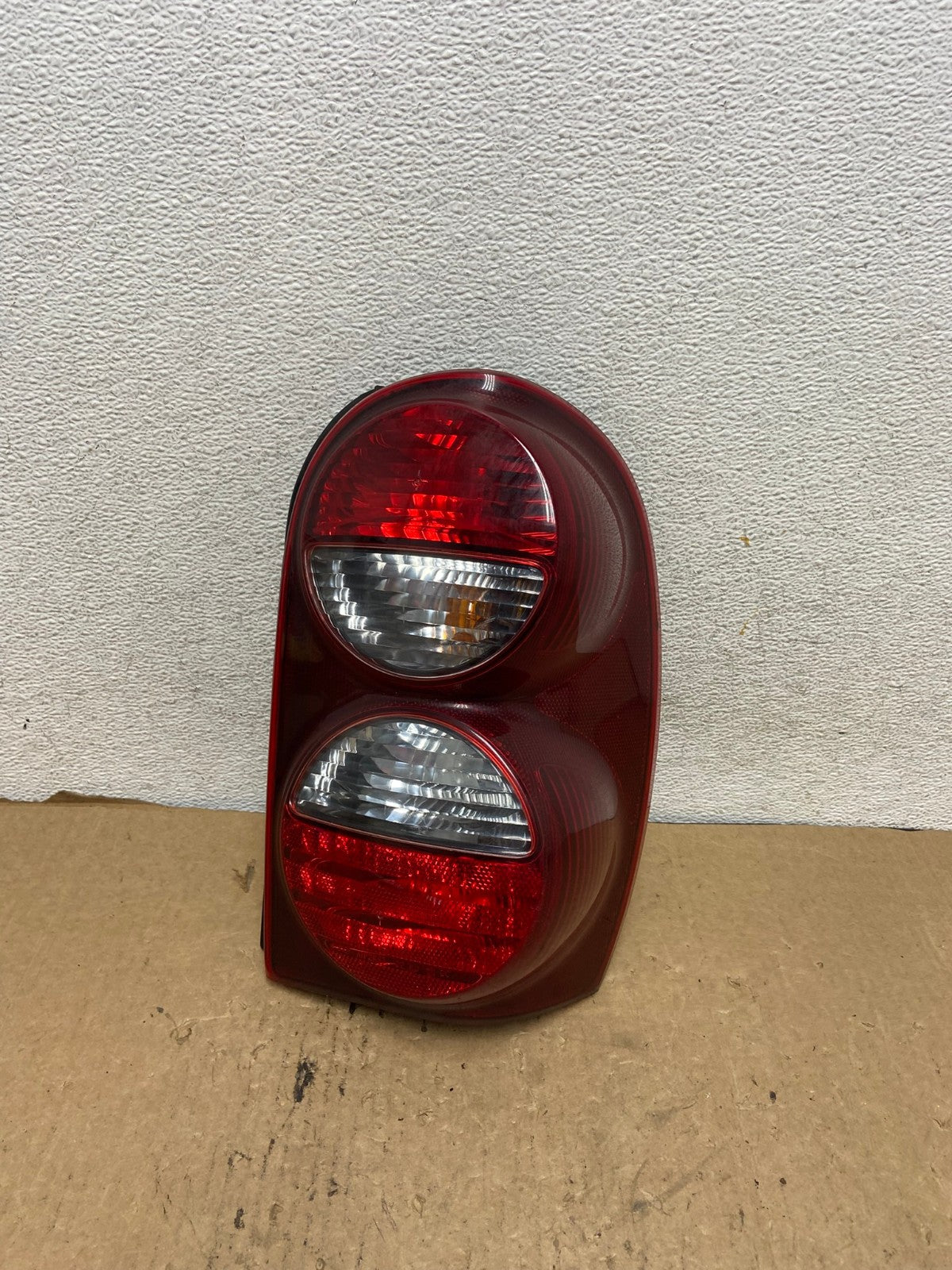 2005 2006 2007 Jeep Liberty Right Passenger Rh Side Tail Light AG2471 LK0