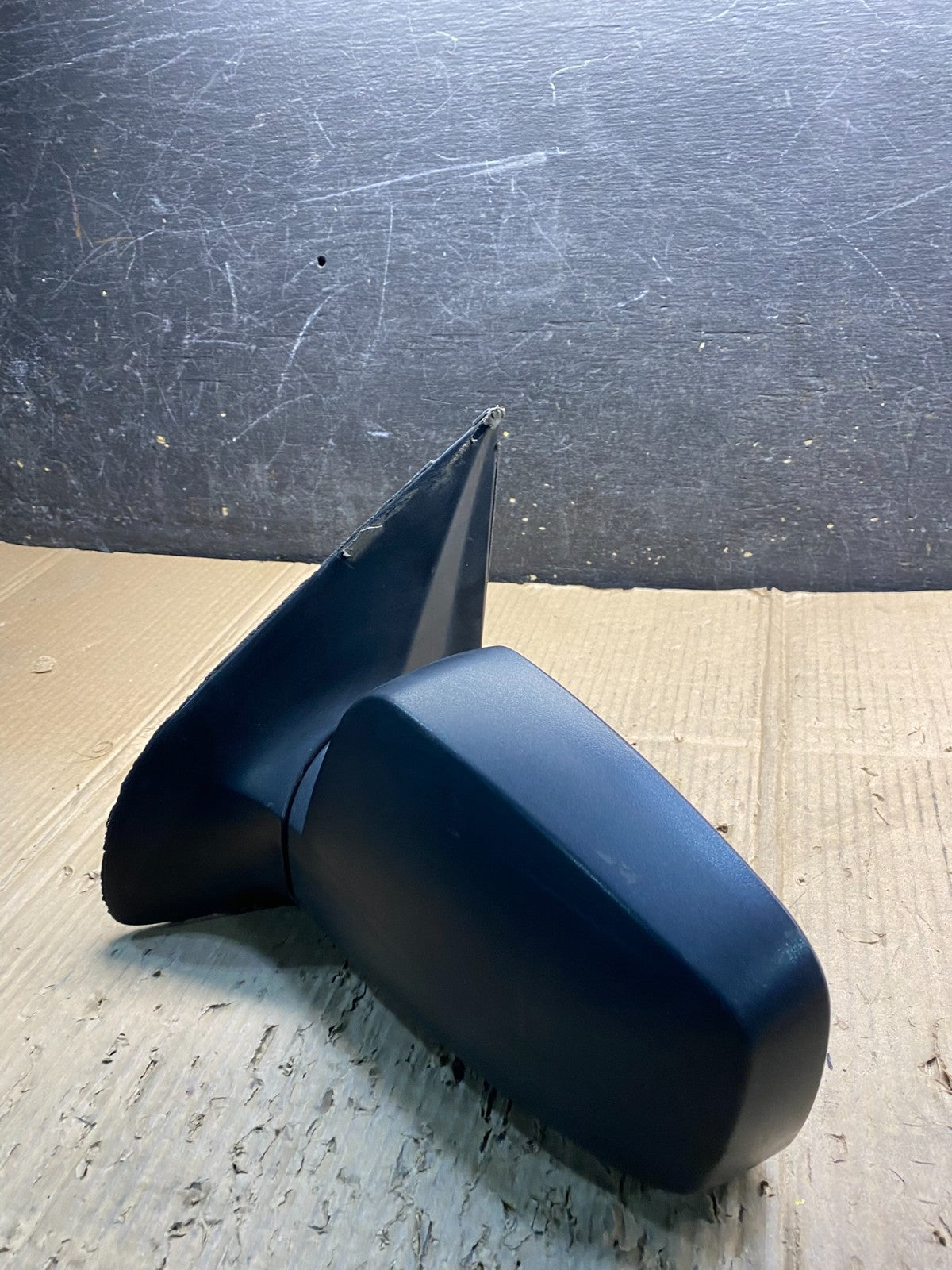 2003 to 2009 Kia Sorento Left Driver LH Door Mirror  OEM X4488 MS2