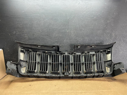 2011 to 2013 Jeep Grand Cherokee Front Upper Grill Grille OEM AA9068 DG4