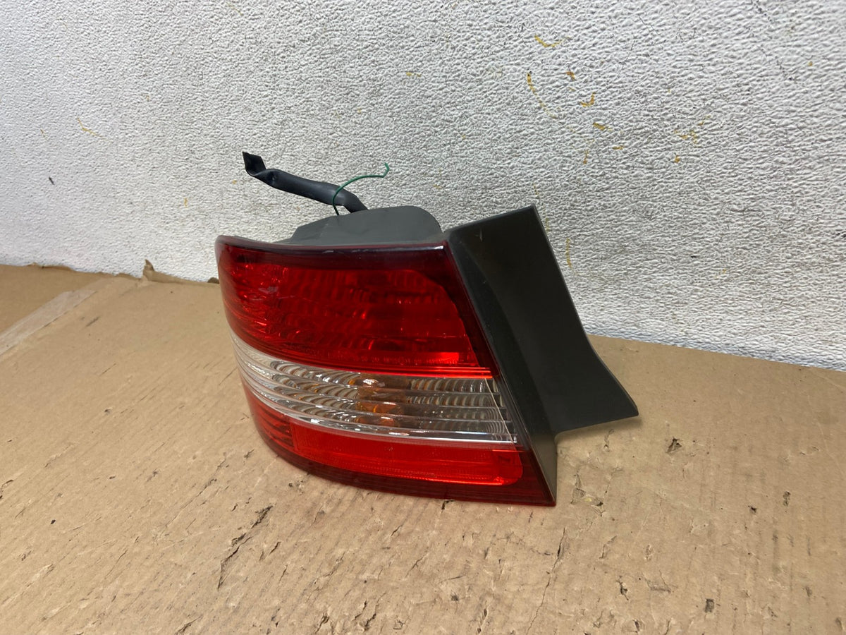 2000 2001 Lexus ES300 Outer Left Driver Lh Side Tail Light AH2887 LK2