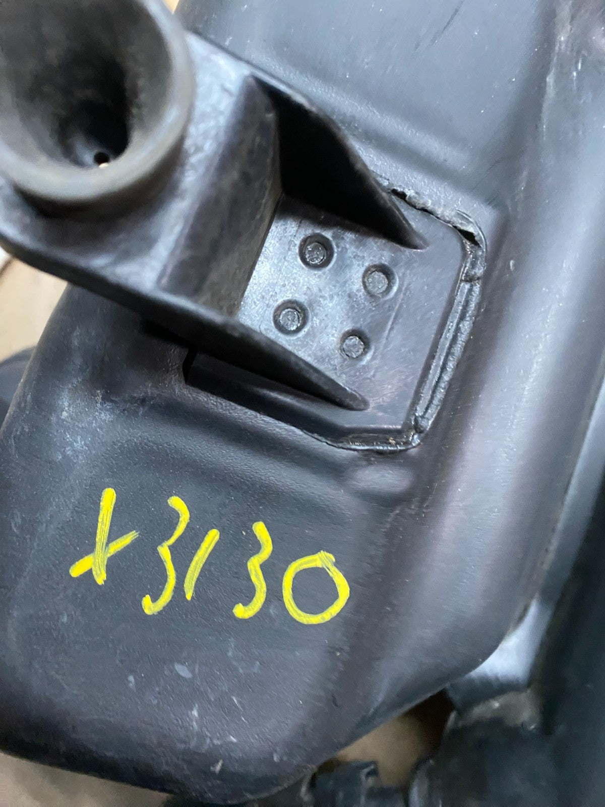2011 - 2013 Dodge Durango 3.6L Resonator Air Intake Tube OEM  X3130 DG10